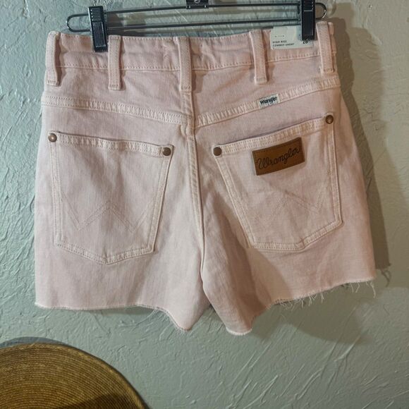 Wrangler Festival Shorts in Rose, Size 26 - Picture 1 of 9